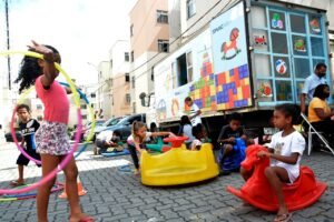 ‘Caminhão da Brinquedolândia’ percorre bairros de Volta Redonda